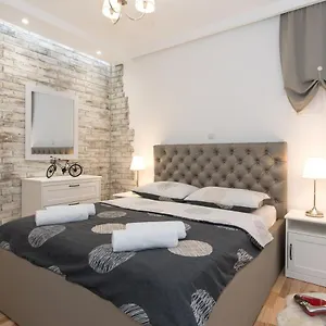  Apartment Pipo